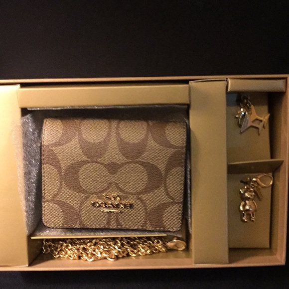 COACH -MINI WALLET ON A CHAIN IN SIGNATURE CANVAS - Picture 2 of 14